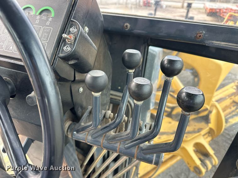 image for item NJ9318 2004 John Deere 670CH motor grader