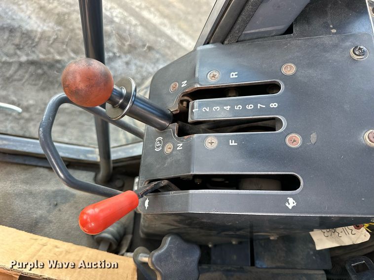 image for item NJ9318 2004 John Deere 670CH motor grader