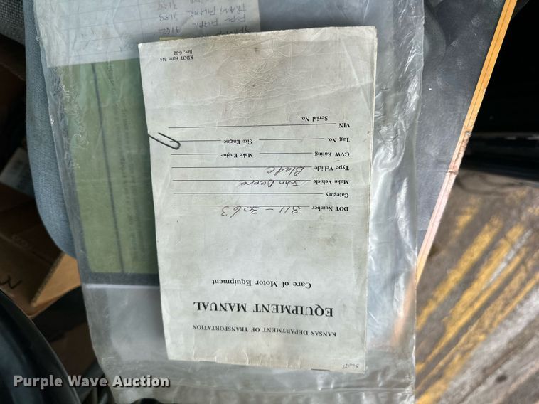 image for item NJ9318 2004 John Deere 670CH motor grader