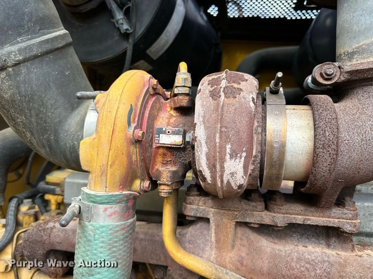 image for item NJ9318 2004 John Deere 670CH motor grader