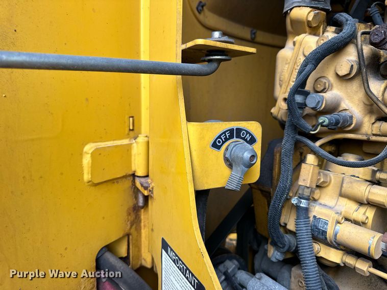 image for item NJ9318 2004 John Deere 670CH motor grader