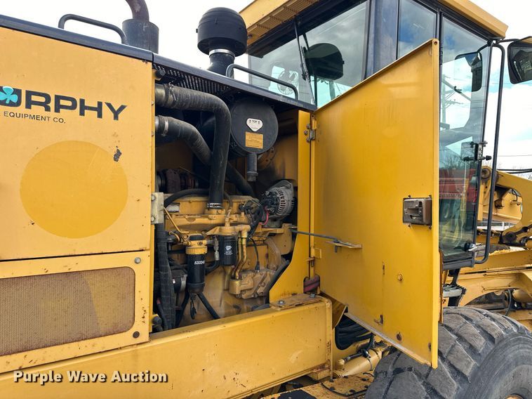 image for item NJ9318 2004 John Deere 670CH motor grader