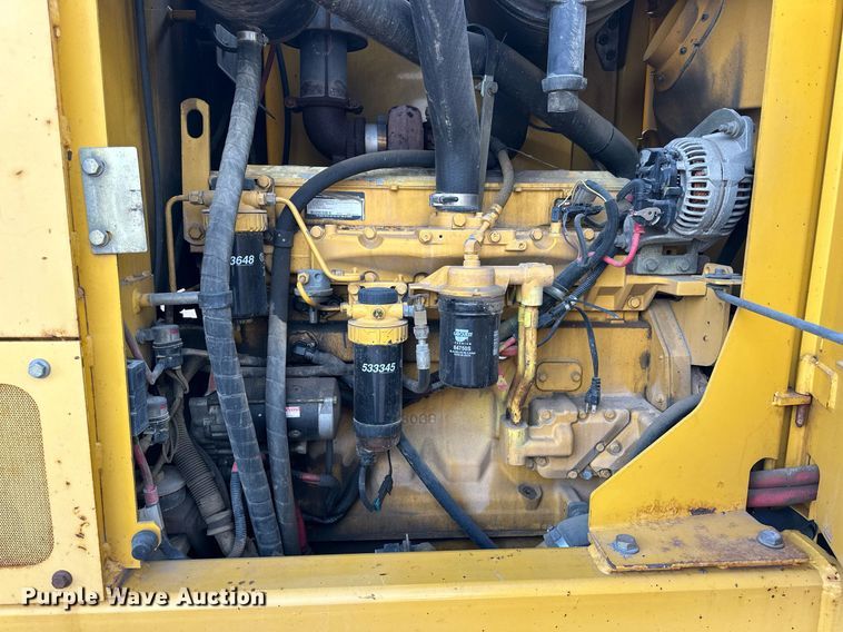 image for item NJ9318 2004 John Deere 670CH motor grader