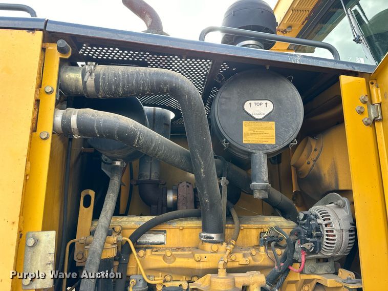 image for item NJ9318 2004 John Deere 670CH motor grader