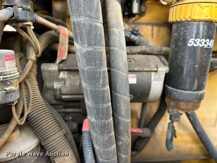 image for item NJ9318 2004 John Deere 670CH motor grader