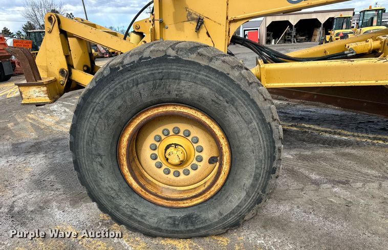 image for item NJ9318 2004 John Deere 670CH motor grader