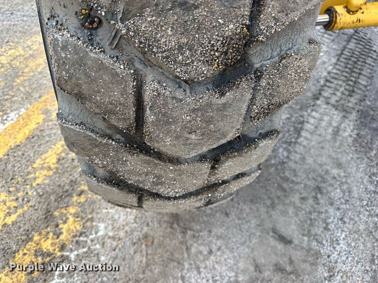 image for item NJ9318 2004 John Deere 670CH motor grader