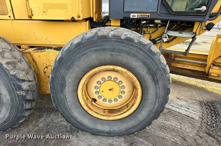 image for item NJ9318 2004 John Deere 670CH motor grader