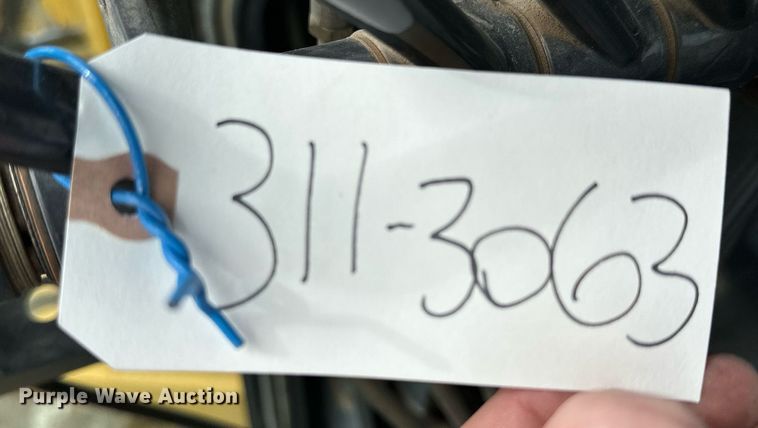 image for item NJ9318 2004 John Deere 670CH motor grader