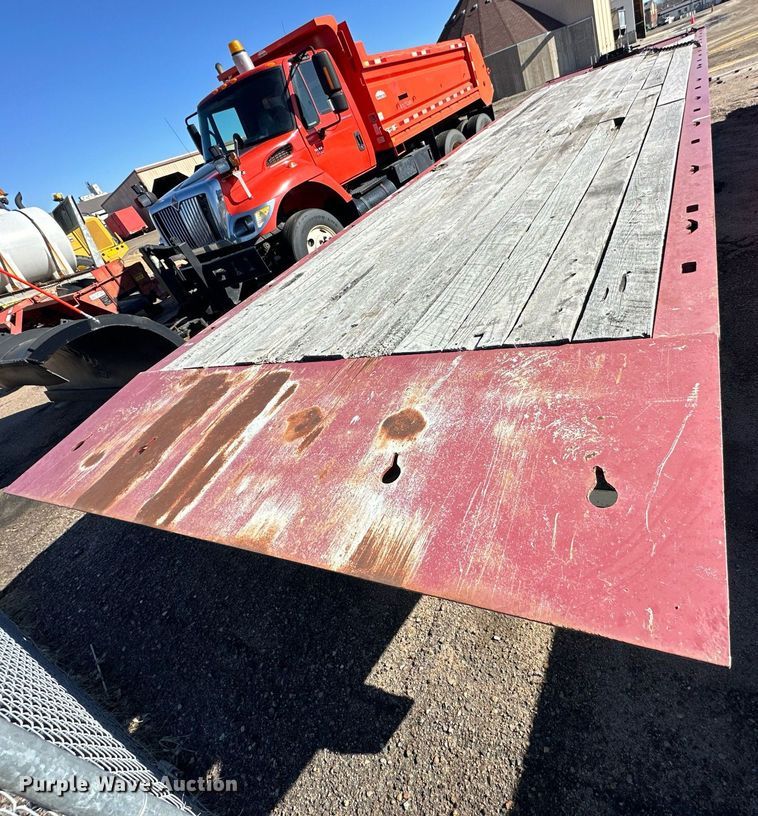 image for item NJ9319 2004 Landoll 345C-35 tilt deck equipment trailer