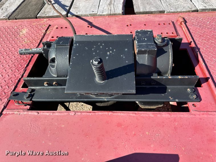 image for item NJ9319 2004 Landoll 345C-35 tilt deck equipment trailer