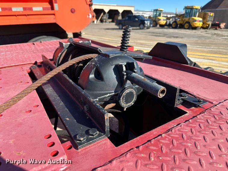 image for item NJ9319 2004 Landoll 345C-35 tilt deck equipment trailer