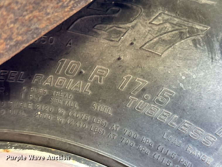 image for item NJ9319 2004 Landoll 345C-35 tilt deck equipment trailer