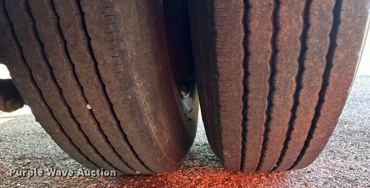 image for item NJ9319 2004 Landoll 345C-35 tilt deck equipment trailer