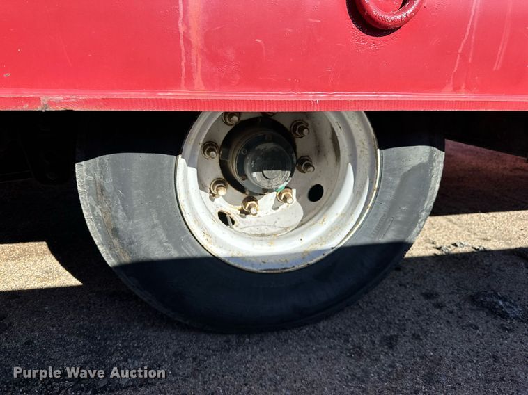 image for item NJ9319 2004 Landoll 345C-35 tilt deck equipment trailer