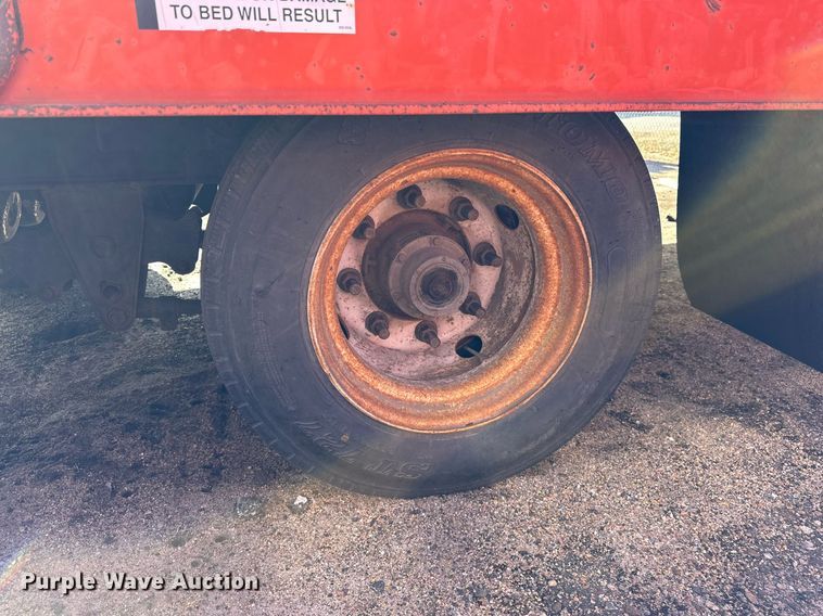 image for item NJ9320 2004 Trail-Eze TE40T28 tilt deck equipment trailer