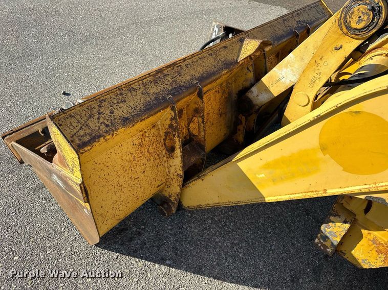 image for item NJ9325 2006 John Deere 310G backhoe