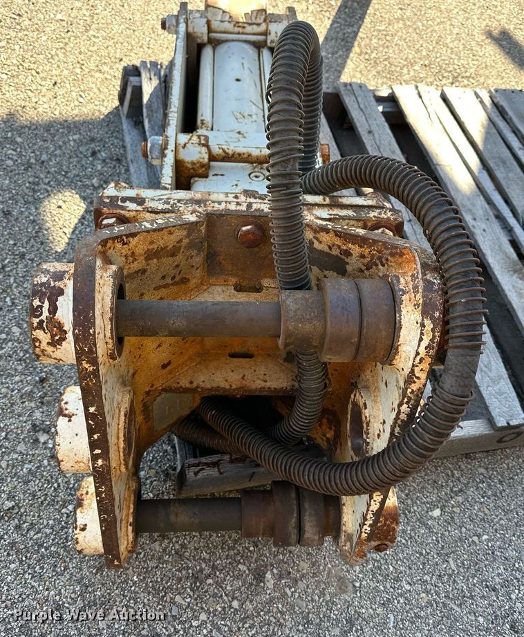 image for item NJ9325 2006 John Deere 310G backhoe