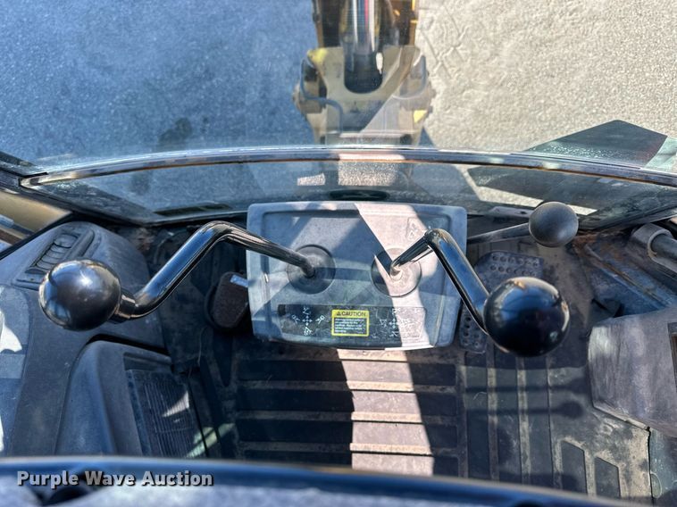 image for item NJ9325 2006 John Deere 310G backhoe