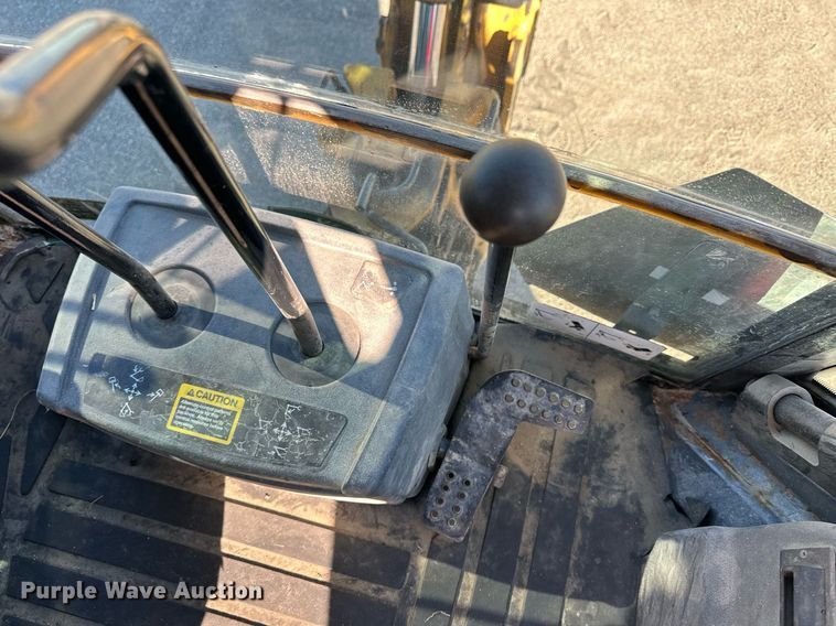 image for item NJ9325 2006 John Deere 310G backhoe