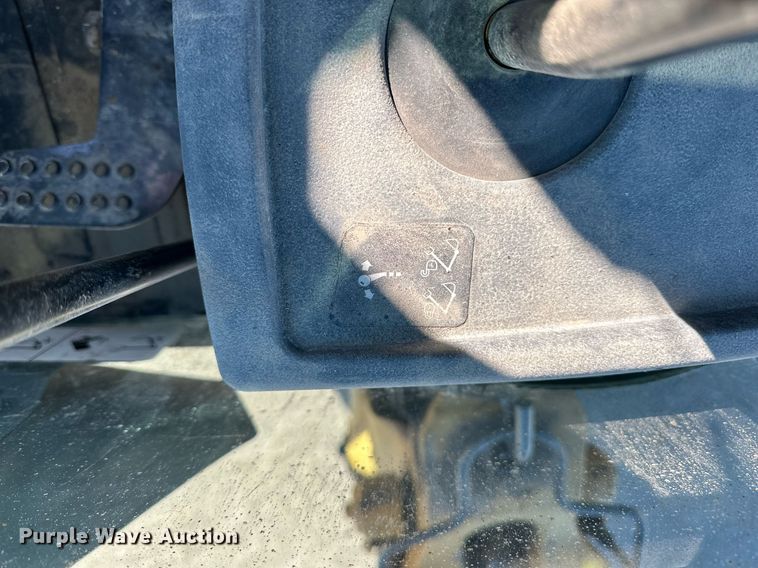 image for item NJ9325 2006 John Deere 310G backhoe