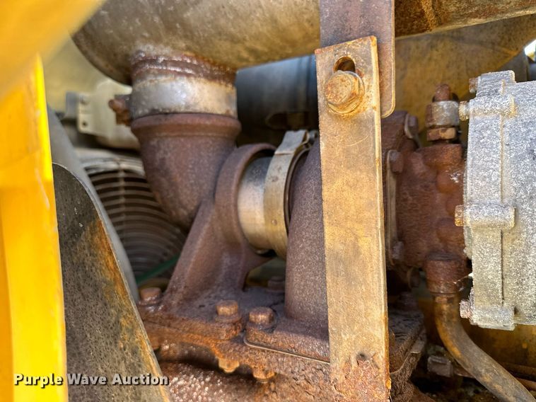 image for item NJ9325 2006 John Deere 310G backhoe