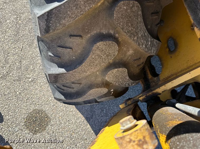 image for item NJ9325 2006 John Deere 310G backhoe