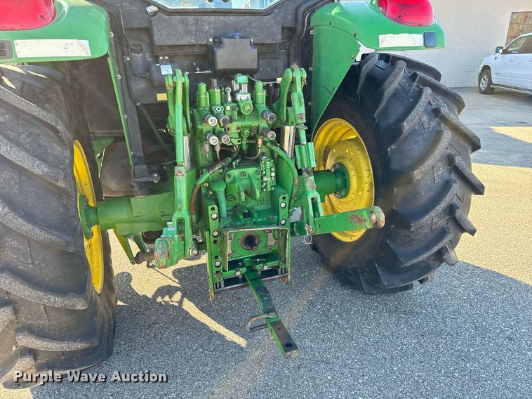 image for item NJ9331 2006 John Deere 6415 tractor