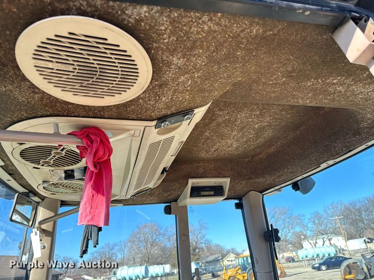 image for item NJ9331 2006 John Deere 6415 tractor