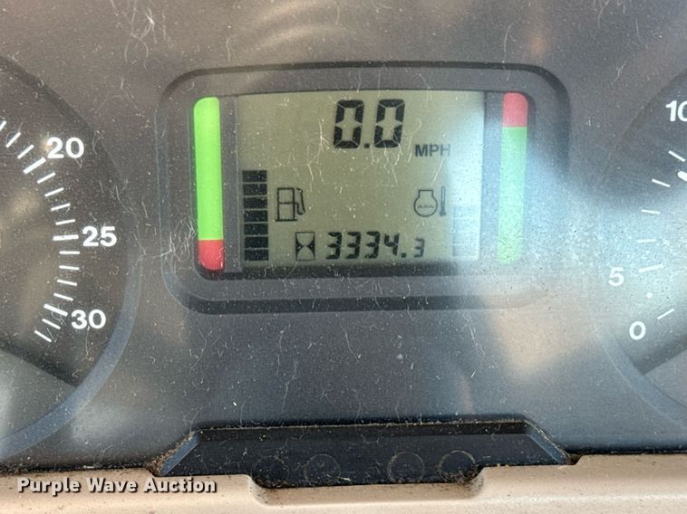 image for item NJ9331 2006 John Deere 6415 tractor