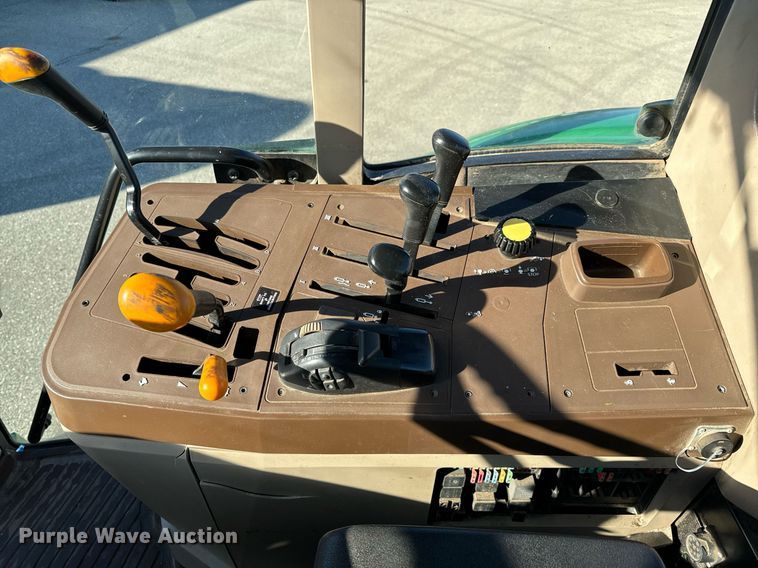 image for item NJ9331 2006 John Deere 6415 tractor