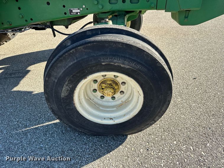 image for item NJ9331 2006 John Deere 6415 tractor