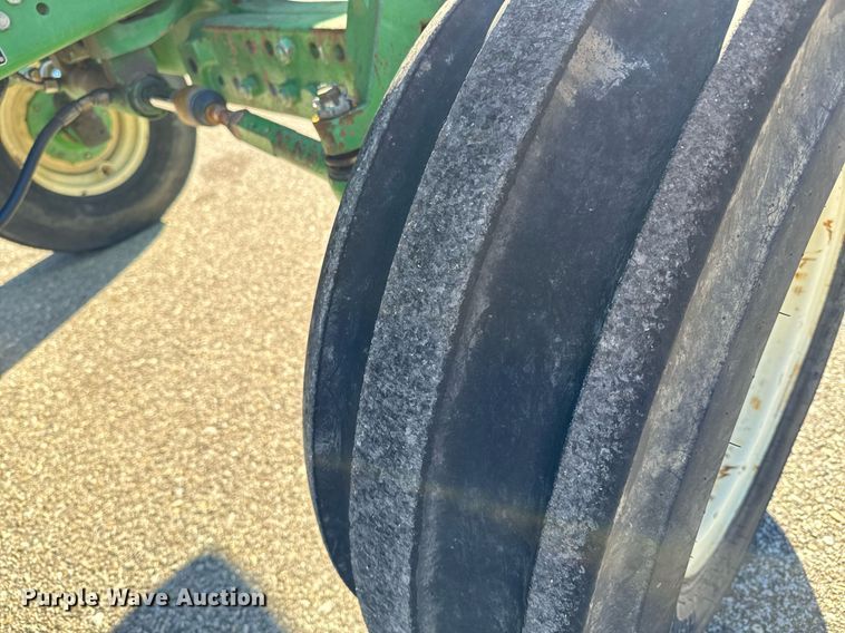 image for item NJ9331 2006 John Deere 6415 tractor