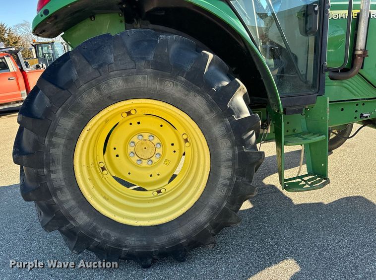 image for item NJ9331 2006 John Deere 6415 tractor