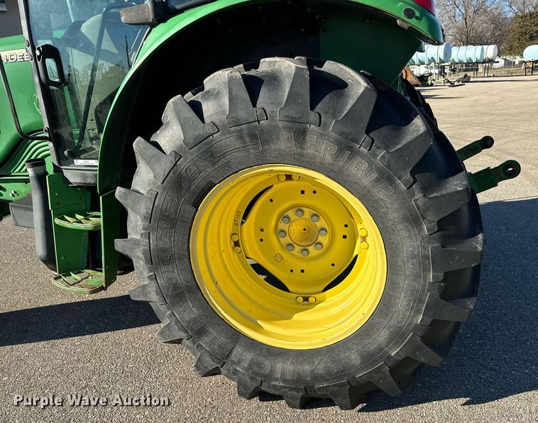 image for item NJ9331 2006 John Deere 6415 tractor