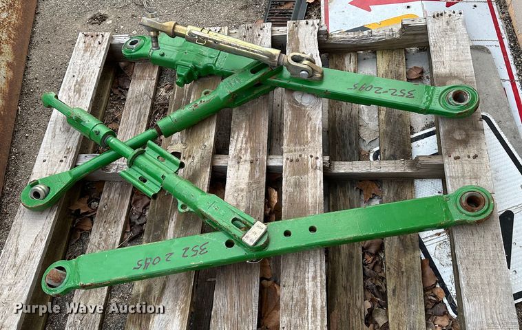 image for item NJ9332 2006 John Deere 6415 tractor