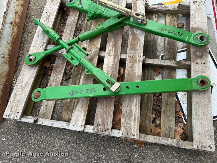 image for item NJ9332 2006 John Deere 6415 tractor