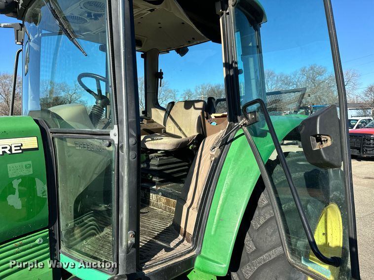 image for item NJ9332 2006 John Deere 6415 tractor