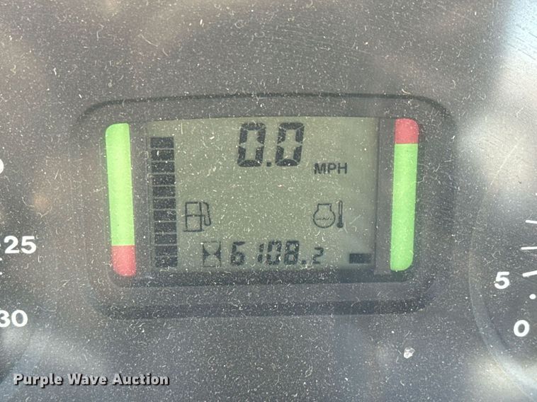 image for item NJ9332 2006 John Deere 6415 tractor