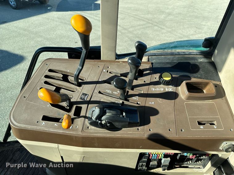 image for item NJ9332 2006 John Deere 6415 tractor