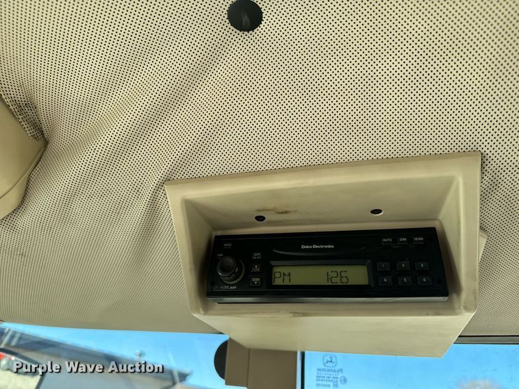 image for item NJ9332 2006 John Deere 6415 tractor