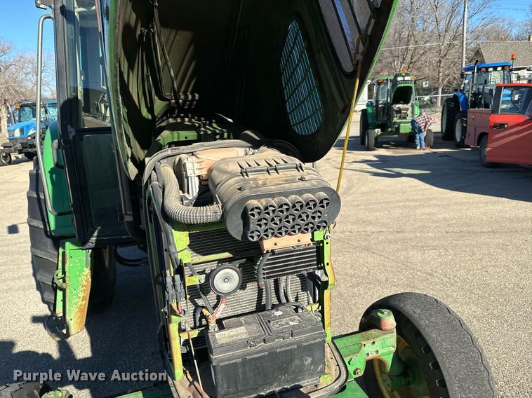 image for item NJ9332 2006 John Deere 6415 tractor