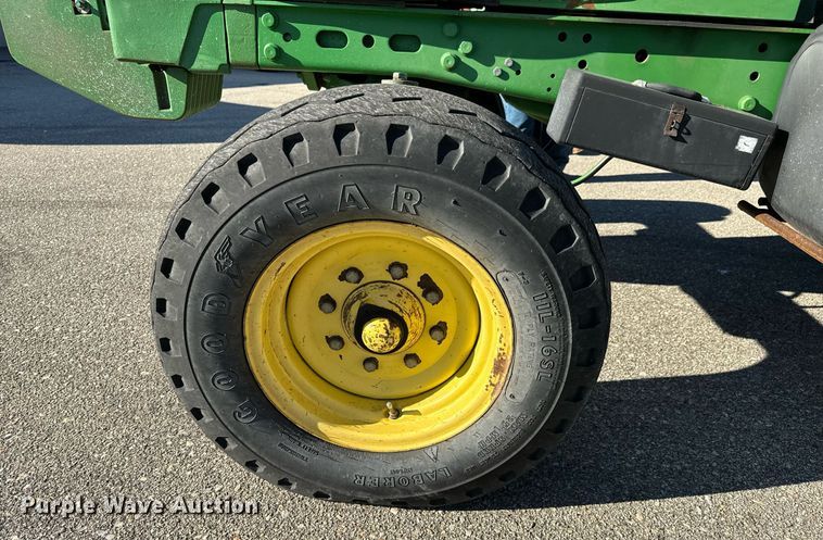 image for item NJ9332 2006 John Deere 6415 tractor