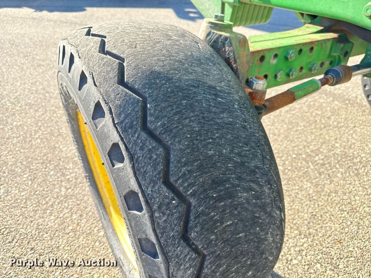 image for item NJ9332 2006 John Deere 6415 tractor