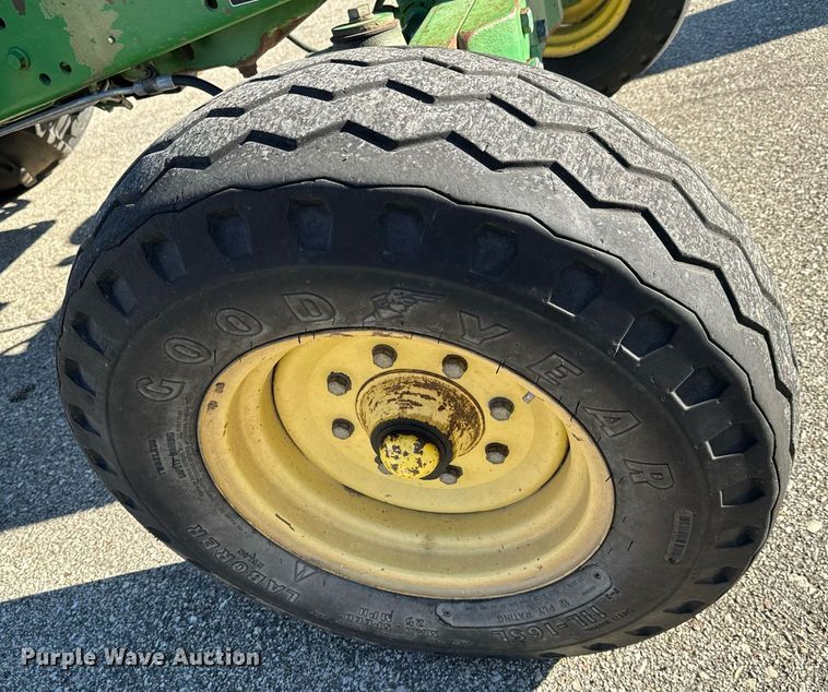 image for item NJ9332 2006 John Deere 6415 tractor