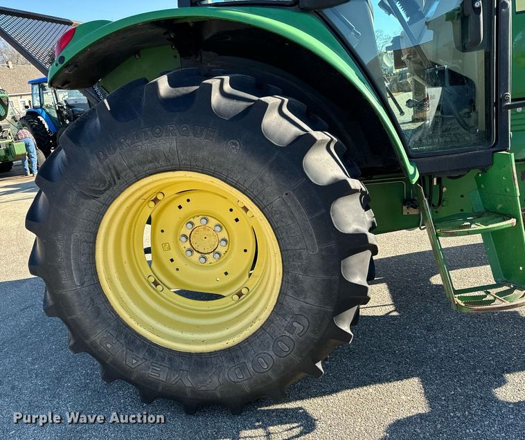 image for item NJ9332 2006 John Deere 6415 tractor