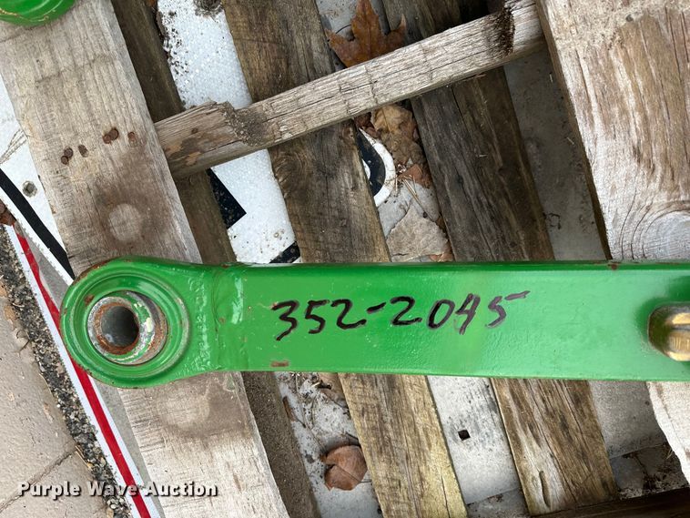 image for item NJ9332 2006 John Deere 6415 tractor