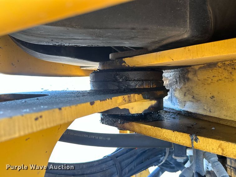 image for item NJ9335 2003 John Deere 444H wheel loader