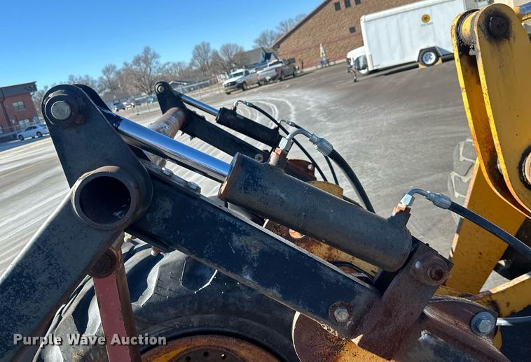 image for item NJ9335 2003 John Deere 444H wheel loader