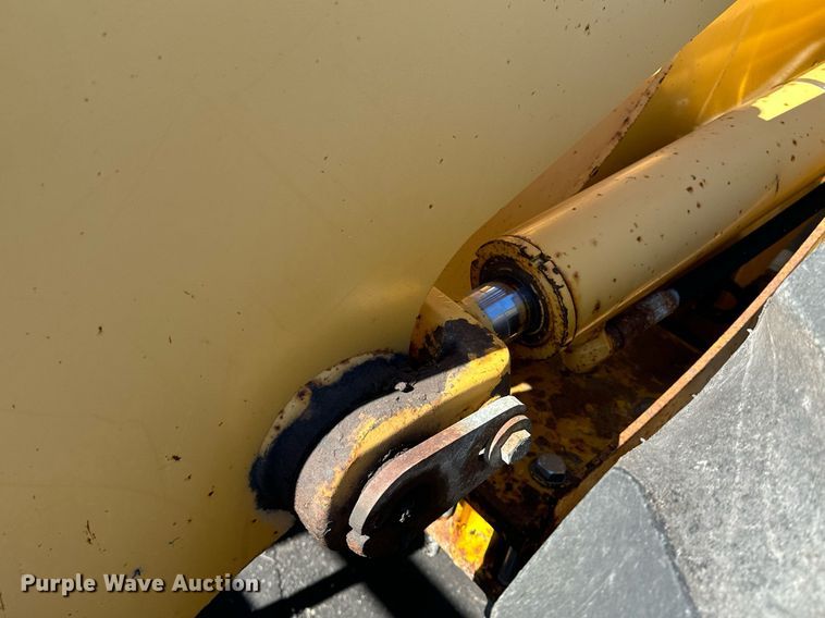 image for item NJ9335 2003 John Deere 444H wheel loader